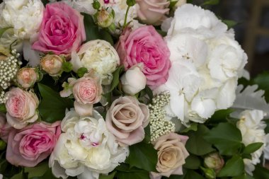 Gül ve şakayık çiçekleri buketi, dekorasyon düğün