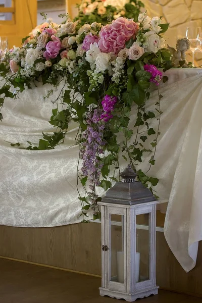 Esküvői Asztaldísz Glases Virágok Kacsapástétom — Stock Fotó