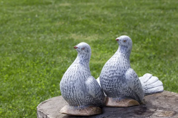 Two Figures Gray Pigeons Wedding Decoration — Stock Photo, Image