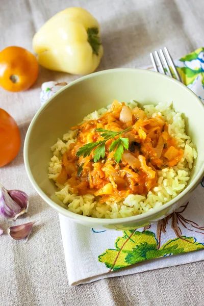 Gedünsteter Reis Mit Gedünstetem Gemüse Und Kurkuma — Stockfoto