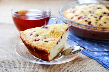 Fuska pastadan cam levha ve çay