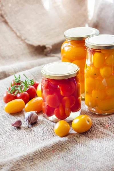 Glass Jars Homemade Red Yellow Pickled Tomatoes Sealed Metal Lid — Stock Photo, Image