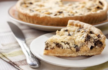 Mantar ve peynir ile tart tavuk dilim