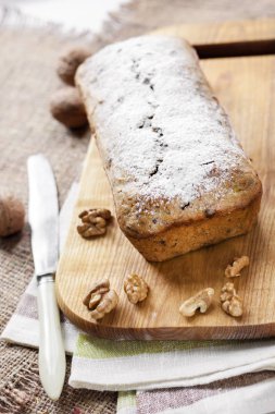 ceviz ve Bitter çikolata Muzlu Kek