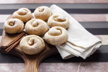 Tarçın ile salyangoz şeker kurabiye 