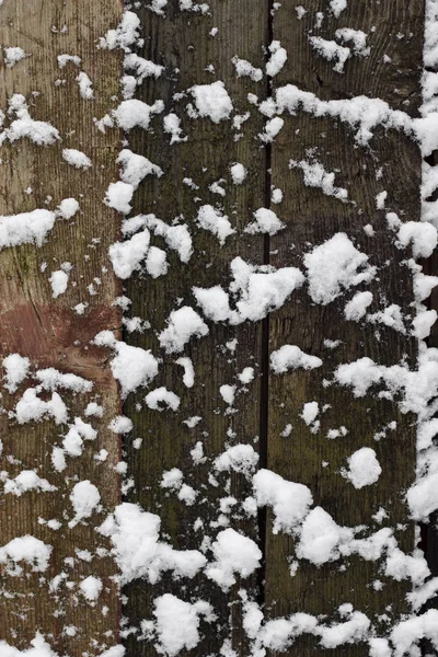 Fundo de madeira coberto com neve — Fotografia de Stock