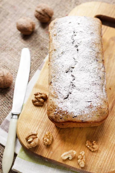 ceviz ve Bitter çikolata Muzlu Kek