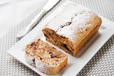 ceviz ve Bitter çikolata Muzlu Kek