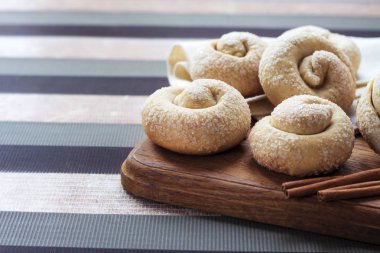 Tarçın ile salyangoz şeker kurabiye 