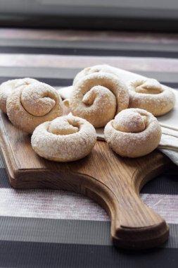 Tarçın ile salyangoz şeker kurabiye 