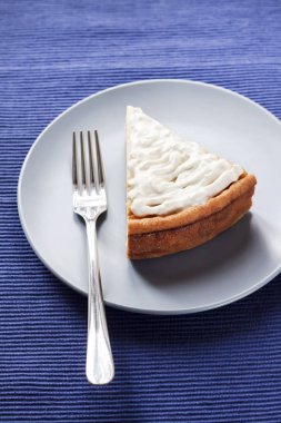 Bir tabaktabaktabaktabak tabaktabak ta kremalı ev yapımı cheesecake