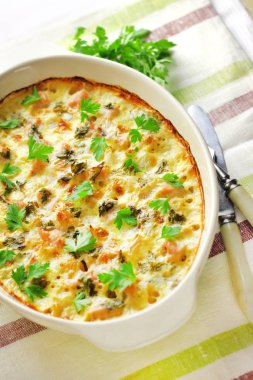 Seramik pişirme çanak tavuk göğsü ve karnabahar güveç