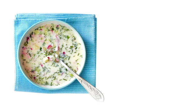 Okroška-tradiční ruská studená polévka — Stock fotografie