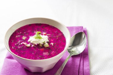 Holodnik-geleneksel Litvanca (Rusça, Ukraynaca, Beyaz Rusya, Polonya) soğuk Pancar çorbası