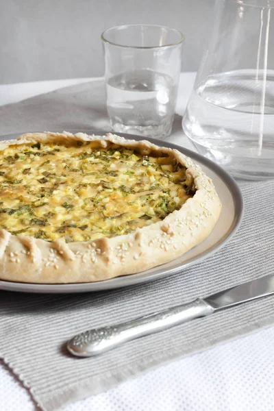 Tart with eggs and green onions on a plate — Stock Photo, Image