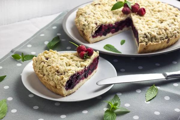 Homemade shortcrust berry pie with crumble — Stock Photo, Image