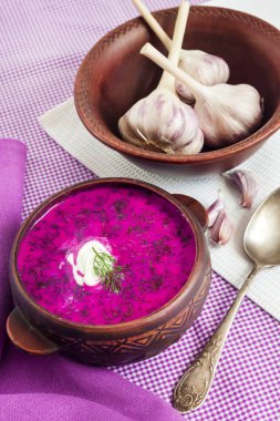 Holodnik-geleneksel Litvanca (Rusça, Ukraynaca, Beyaz Rusya, Polonya) soğuk Pancar çorbası