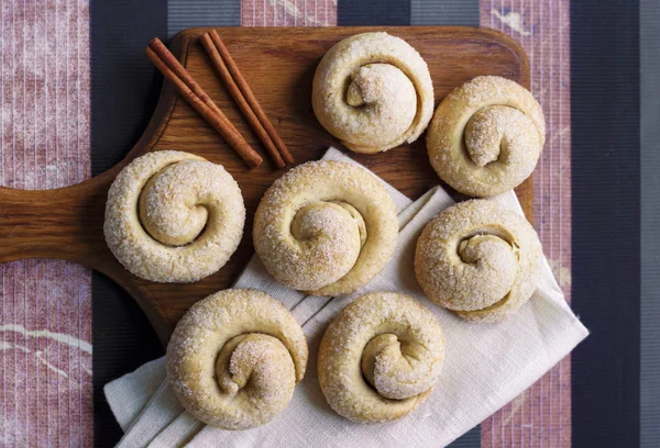 Biscoitos de açúcar de caracol com canela — Fotografia de Stock