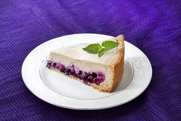 Slice of coffee cake with blueberries on a white plate — Stock Photo, Image