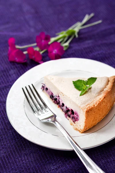 Slice Coffee Cake Blueberries White Plate — Stock Photo, Image