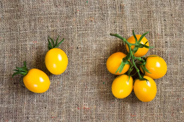 Pomodori Freschi Gialli Fondo Sacco Posa Piatta Vista Dall Alto — Foto Stock