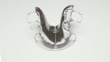 Yüksek kalitede dişler için ortodontik plaka