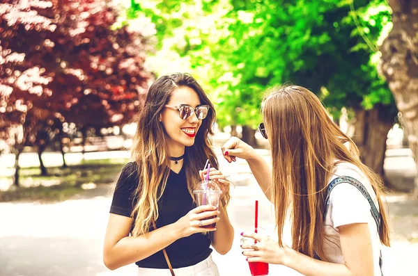 Encontrar Amigos Comunicação Fresco Beber Cocktail Refrescante — Fotografia de Stock