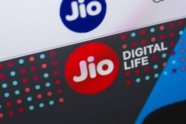 Ryazan, Rusya - 13 Mayıs 2018: Jio Web sitesi Pc, url - Jio.com görüntüleme