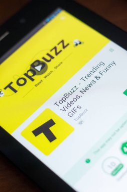 Ryazan, Rusya Federasyonu - 21 Mart 2018 - Topbuzz mobil uygulaması Tablet Pc ekranda