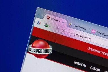 Ryazan, Rusya - 13 Mayıs 2018: Bahçesi Web sitesi de Pc, url - Playground.ru görüntüleme