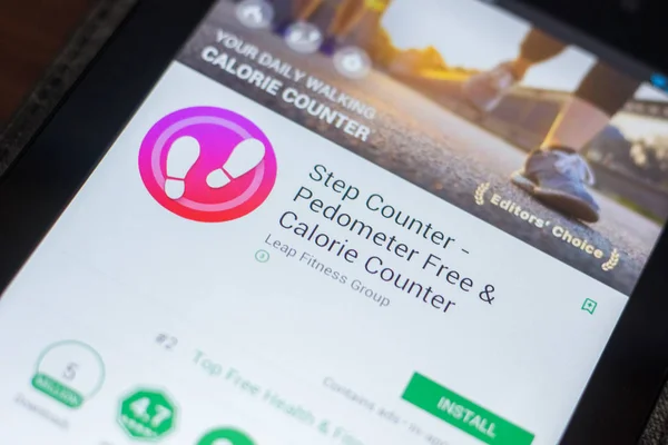Ryazan, russland - 16. Mai 2018: schrittzähler mobile app auf dem display des tabletcomputers — Stockbild Ryazan Russland Mai 2018 Schrittzähler Mobile App Auf Dem Display — Stockfoto