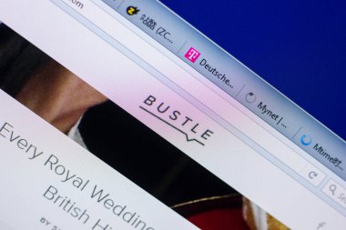 Ryazan, Rusya - 20 Mayıs 2018: Telaş ana web sitesi Pc, url - Bustle.com görüntüleme