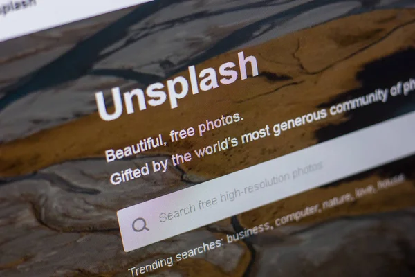 Ryazan, Rusya - 20 Mayıs 2018: Web sitesi, ana Unsplash Pc, url - Unsplash.com görüntüleme