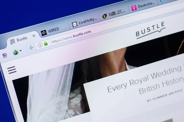 Ryazan, Rusya - 20 Mayıs 2018: Telaş ana web sitesi Pc, url - Bustle.com görüntüleme
