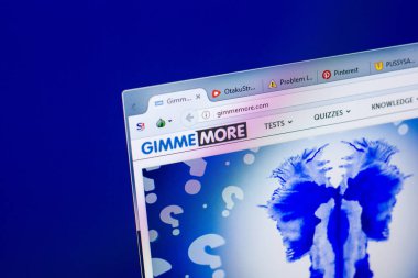 Ryazan, Rusya - 27 Mayıs 2018: Sunarlar ana web sitesi Pc, url - Gimmemore.com görüntüleme