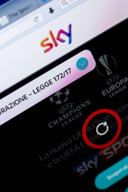 Ryazan, Rusya - 27 Mayıs 2018: Gökyüzü ana web sitesi Pc, url - Sky.it görüntüleme