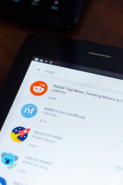 Ryazan, Rusya Federasyonu - 21 Mart 2018 - Reddit simgesi mobil uygulamalar listesi