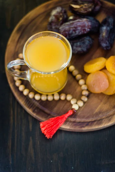 Zumo Ramadán Para Iftar Hecho Albaricoques Frescos Con Albaricoques Secos —  Fotos de Stock