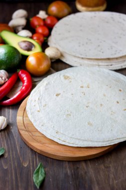 Masada sebzeli ev yapımı Meksika ekmekleri.
