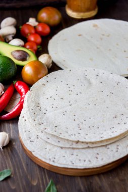Masada sebzeli ev yapımı Meksika ekmekleri.