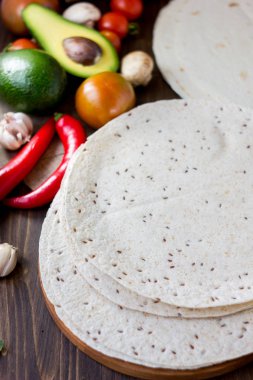 Masada sebzeli ev yapımı Meksika ekmekleri.