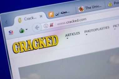 Ryazan, Rusya - 05 Haziran 2018: Web sitesi, ana kırık Pc, url - Cracked.com görüntüleme