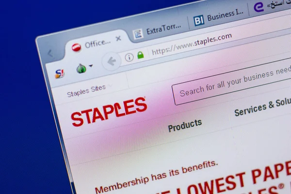 Ryazan, Rusya - 17 Haziran 2018: Zımba ana web sitesi Pc, url - Staples.com görüntüleme