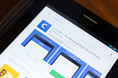 Ryazan, Rusya - 24 Haziran 2018: Coinbase - Bitcoin satın almak ve daha güvenli cüzdan simgesi üzerinde mobil uygulamalar listesi