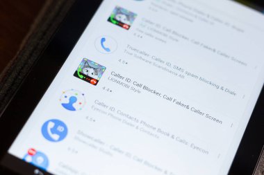 Ryazan, Rusya - 24 Haziran 2018: Arayan kimliği, ara engelleyici simgesi üzerinde mobil uygulamalar listesi