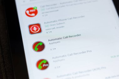 Ryazan, Rusya - 24 Haziran 2018: Otomatik Call Recorder simgesi üzerinde mobil uygulamalar listesi