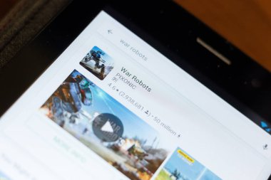 Ryazan, Rusya - 24 Haziran 2018: Savaş robotları simgesi üzerinde mobil uygulamalar listesi
