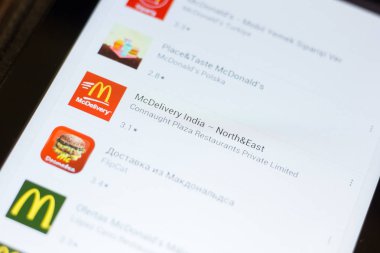 Ryazan, Rusya - 24 Haziran 2018: Mcdelivery Hindistan, Mcdonalds simgesi üzerinde mobil uygulamalar listesi