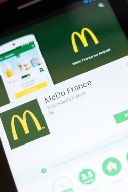 Ryazan, Rusya - 24 Haziran 2018: Mcdonalds Fransa, Tablet Pc ekranda Mcdo mobil uygulaması