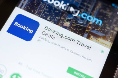 Ryazan, Rusya - 24 Haziran 2018: Bookingcom Travel Deals mobil uygulaması Tablet Pc ekranda
